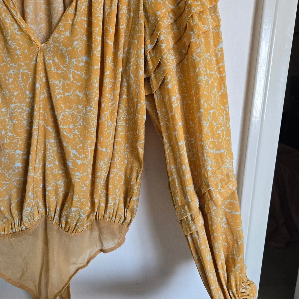 Free People Intimately XS Yellow Floral Print Boho V-Neck Bodysuit Long Sleeve‎